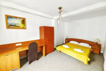 Фото номера Улучшенный двухместный номер с 1 кроватью Отель Pirat Hotel &amp; SPA г. Ольштын 5