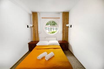 Фото номера Трехместный номер с видом на озеро Отель Pirat Hotel &amp; SPA г. Ольштын 3