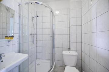 Фото номера Трехместный номер с видом на озеро Отель Pirat Hotel &amp; SPA г. Ольштын 4