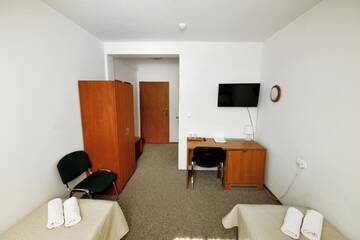 Фото номера Двухместный номер с 2 отдельными кроватями и видом на озеро Отель Pirat Hotel &amp; SPA г. Ольштын 4
